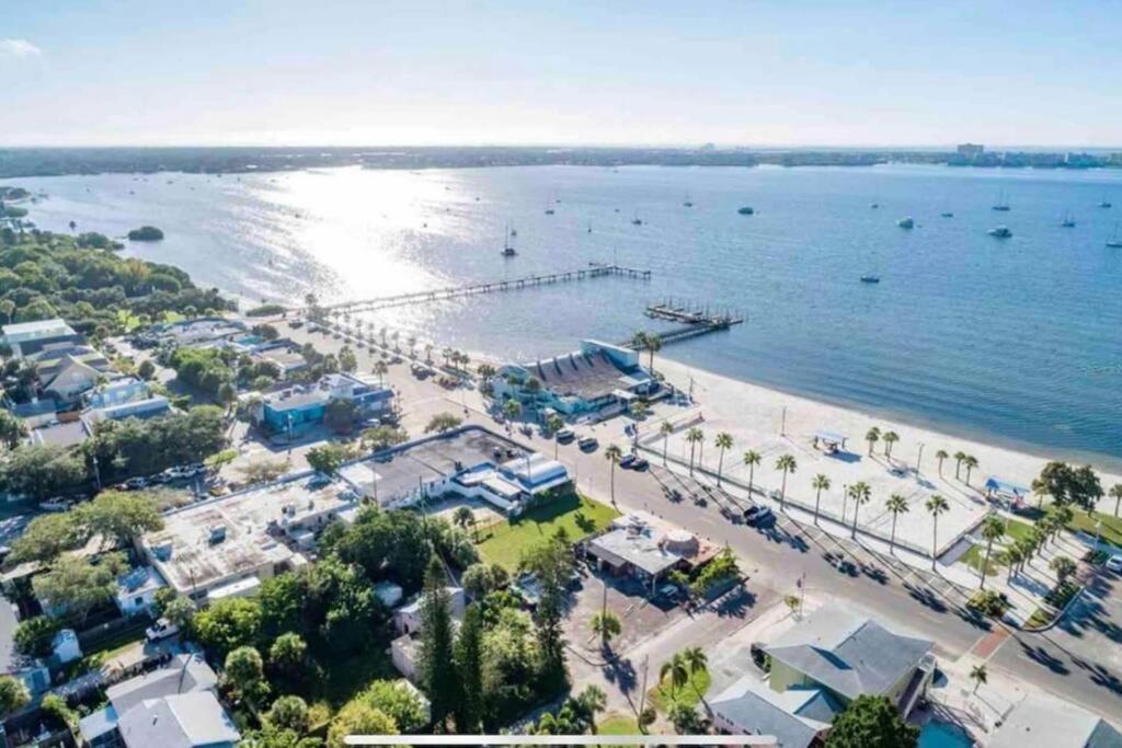 In The Center Of Gulfport, Min Away From The Beach! St. Petersburg Kültér fotó